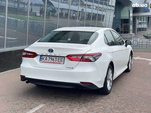 Toyota Camry 2021 - фото 5