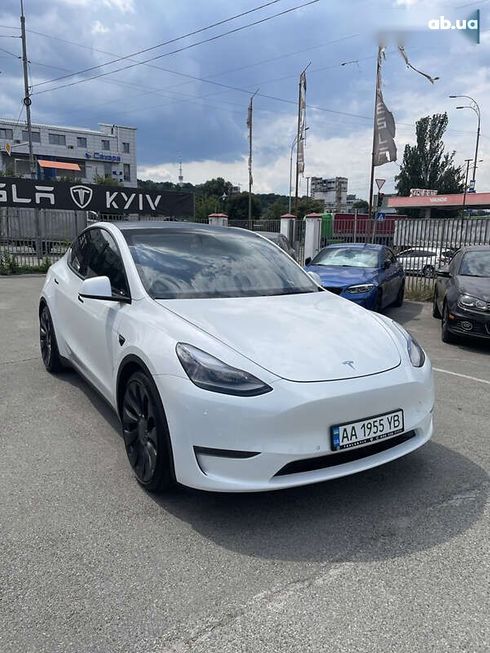 Tesla Model Y 2022 - фото 2