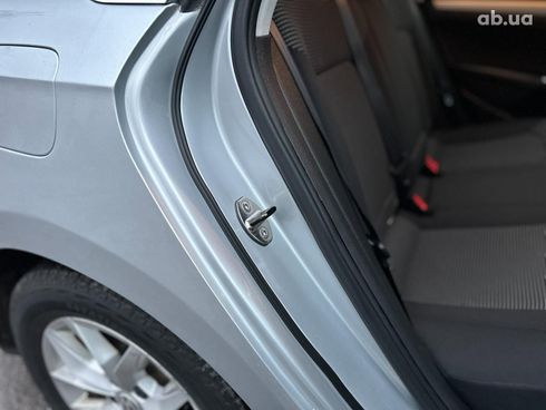 Volkswagen Passat 2016 серый - фото 17