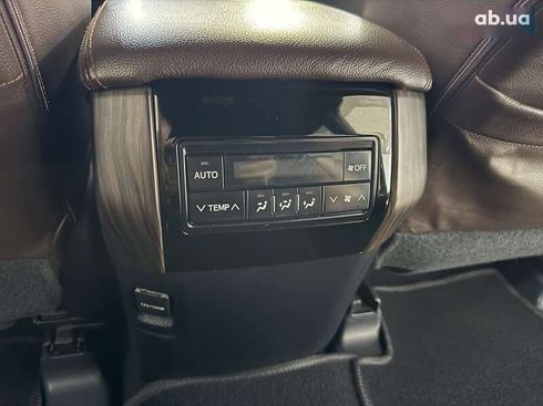 Toyota Land Cruiser Prado 2019 - фото 19