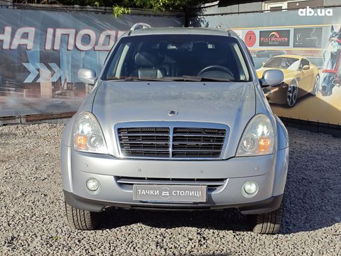 SsangYong Rexton 2010 серебристый - фото 2