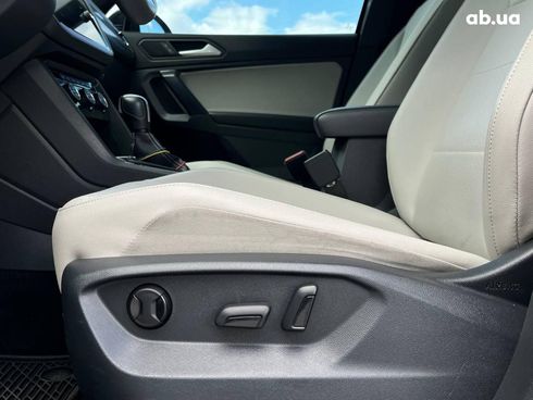 Volkswagen Tiguan 2020 черный - фото 15