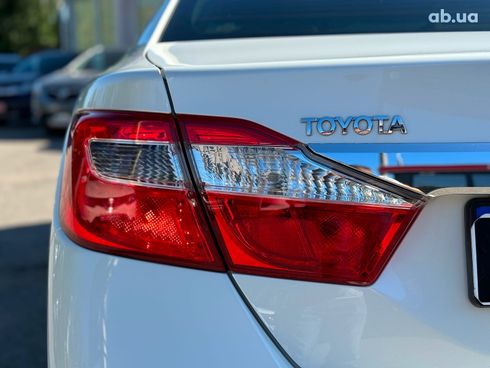 Toyota Camry 2014 белый - фото 15