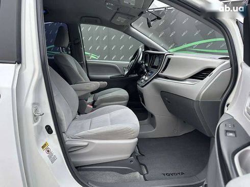 Toyota Sienna 2016 - фото 19