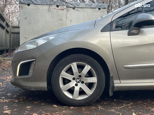 Peugeot 308 2011 бежевый - фото 13