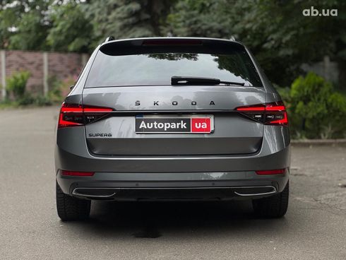 Skoda Superb 2022 серый - фото 11