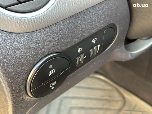 Hyundai i10 2009 желтый - фото 21