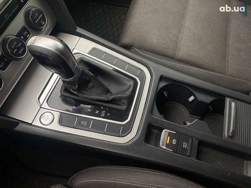 Volkswagen Passat 2018 - фото 18