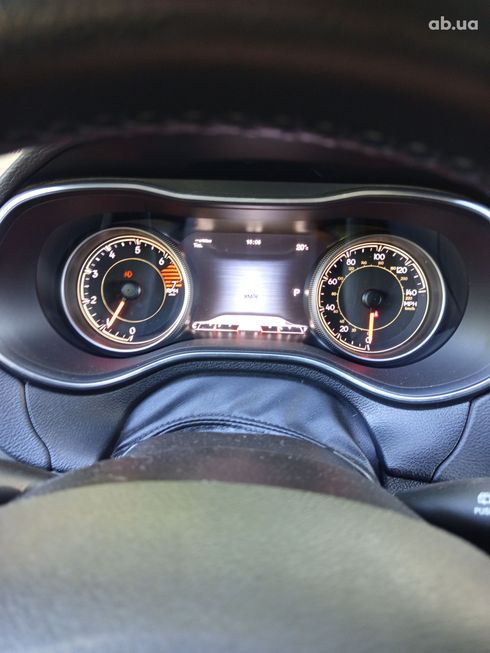 Jeep Cherokee 2016 серебристый - фото 12
