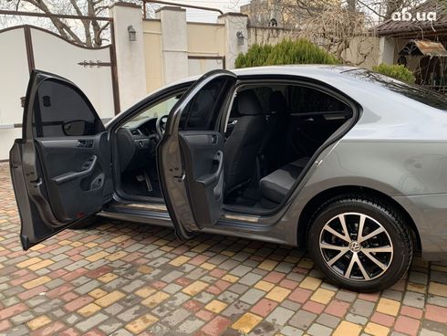 Volkswagen Jetta 2016 серый - фото 15