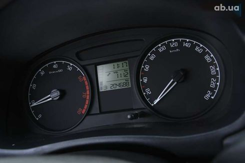 Skoda Fabia 2010 - фото 17