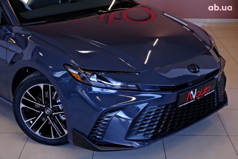 Toyota Camry 2024 серебристый - фото 3