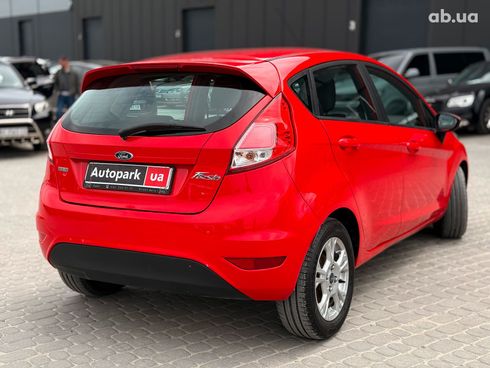 Ford Fiesta 2016 красный - фото 7