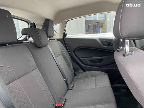 Ford Fiesta 2019 белый - фото 10