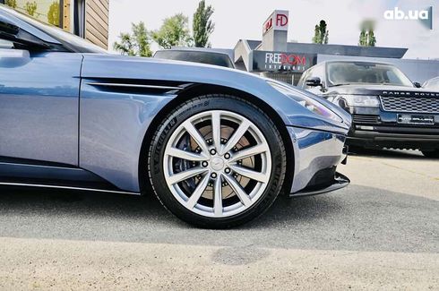 Aston Martin DB11 2017 - фото 16