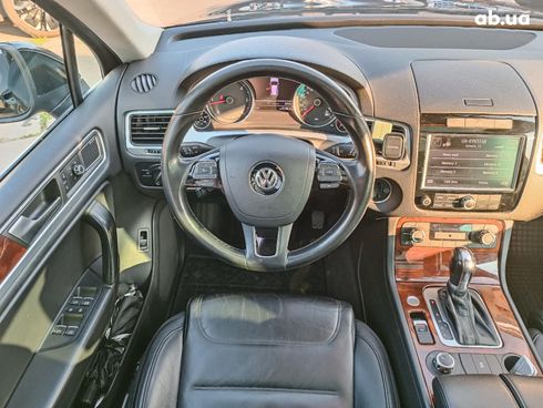 Volkswagen Touareg 2011 черный - фото 17