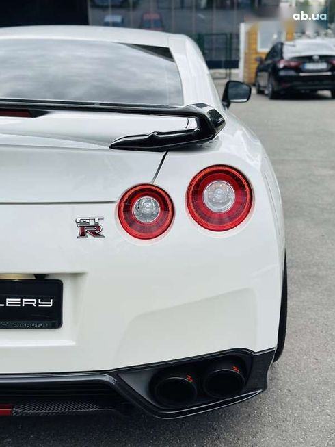 Nissan GT-R 2013 - фото 21