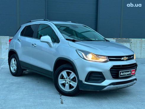 Chevrolet Trax 2016 серый - фото 10