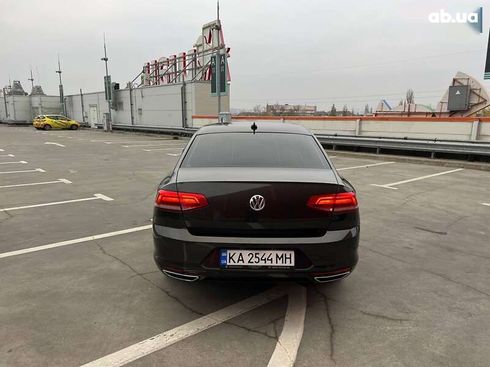 Volkswagen Passat 2018 - фото 8