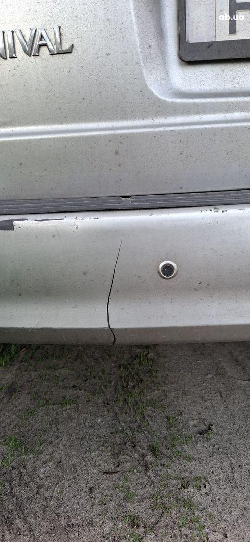 Kia Carnival 2005 серебристый - фото 8