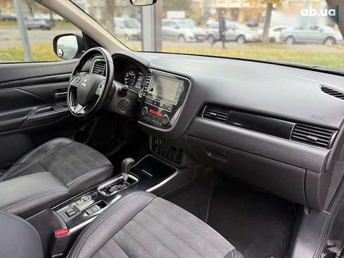 Mitsubishi Outlander 2019 - фото 14