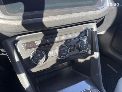 Volkswagen Tiguan 2017 красный - фото 20