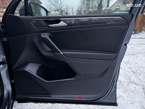 Volkswagen Tiguan 2017 серый - фото 38