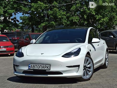 Tesla Model 3 2022 - фото 2