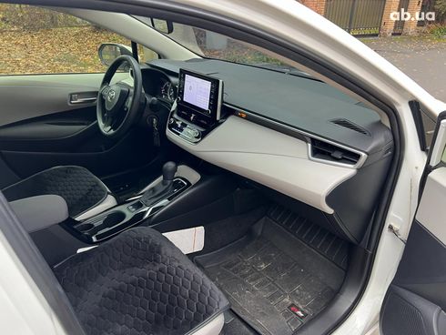 Toyota Corolla 2021 белый - фото 19