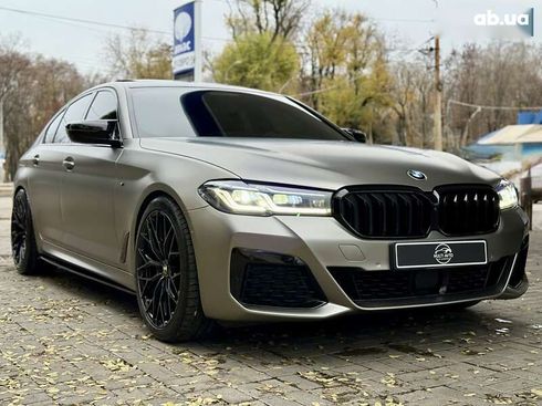 BMW 5 серия 2021 - фото 10