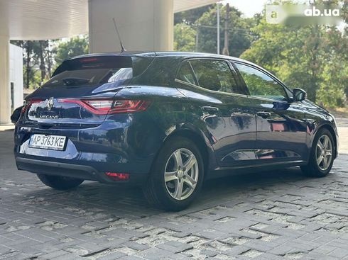 Renault Megane 2017 - фото 7