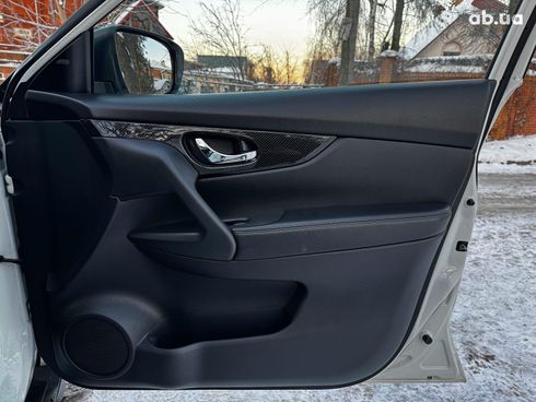 Nissan Rogue 2018 белый - фото 36