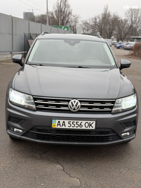 Volkswagen Tiguan 2018 серый - фото 3