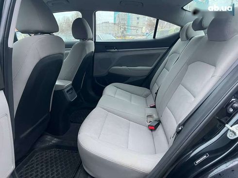 Hyundai Elantra 2018 - фото 12