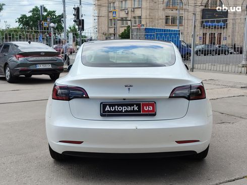 Tesla Model 3 2023 белый - фото 10