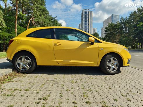 SEAT Ibiza 2010 желтый - фото 8