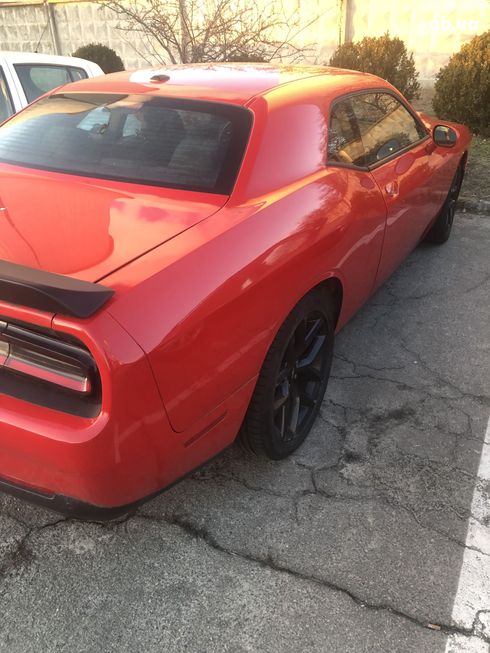 Dodge Challenger 2019 красный - фото 20