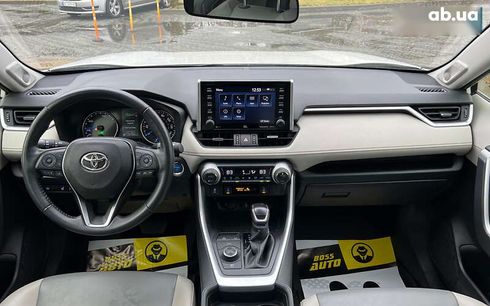 Toyota RAV4 2021 - фото 14