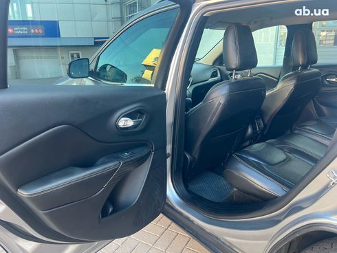 Jeep Cherokee 2015 серый - фото 16