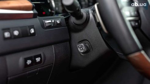 Lexus LX 2017 - фото 19