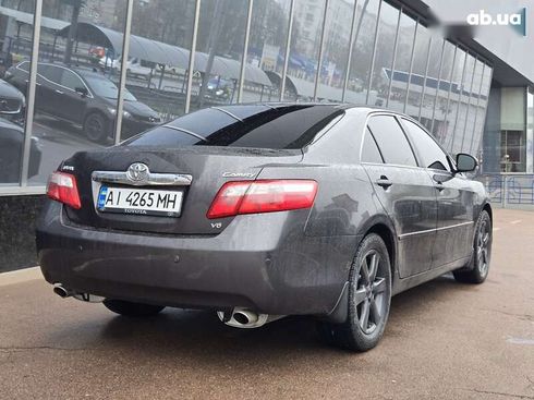 Toyota Camry 2010 - фото 4