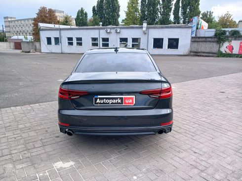 Audi A4 2018 серый - фото 9