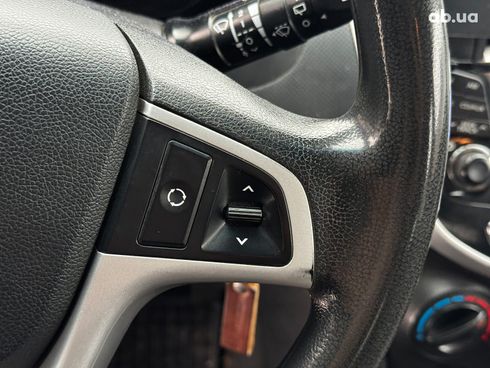 Hyundai Accent 2012 красный - фото 14