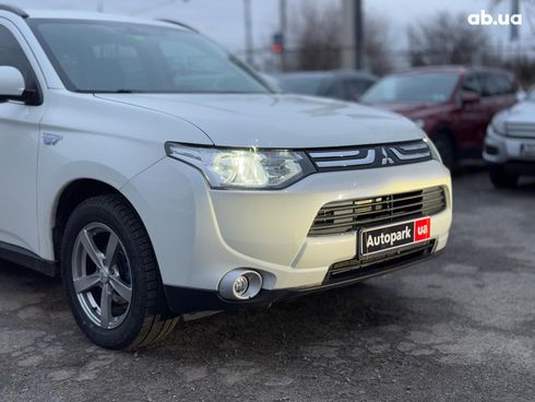 Mitsubishi Outlander 2014 белый - фото 5