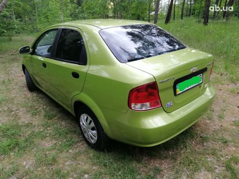 Chevrolet Aveo 2005 зеленый - фото 6
