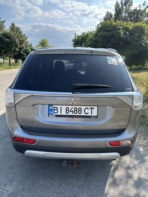 Mitsubishi Outlander 2014 серебристый - фото 9