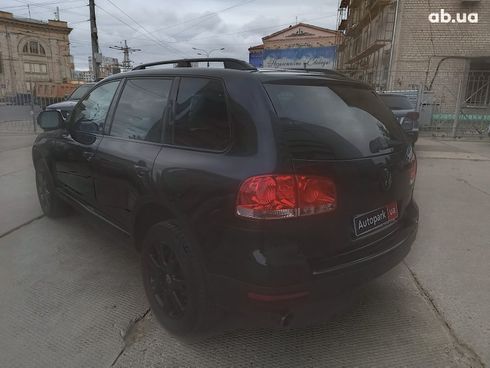 Volkswagen Touareg 2005 черный - фото 4