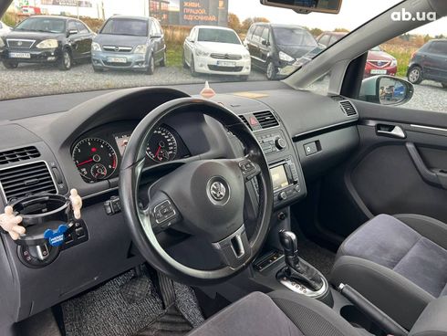 Volkswagen Touran 2012 серый - фото 16