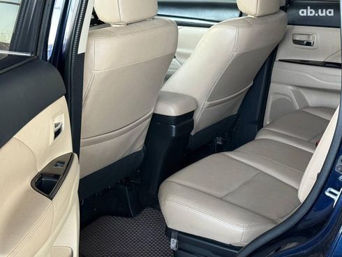 Mitsubishi Outlander 2016 синий - фото 16