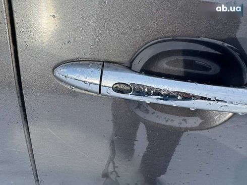 Kia Carnival 2017 - фото 10